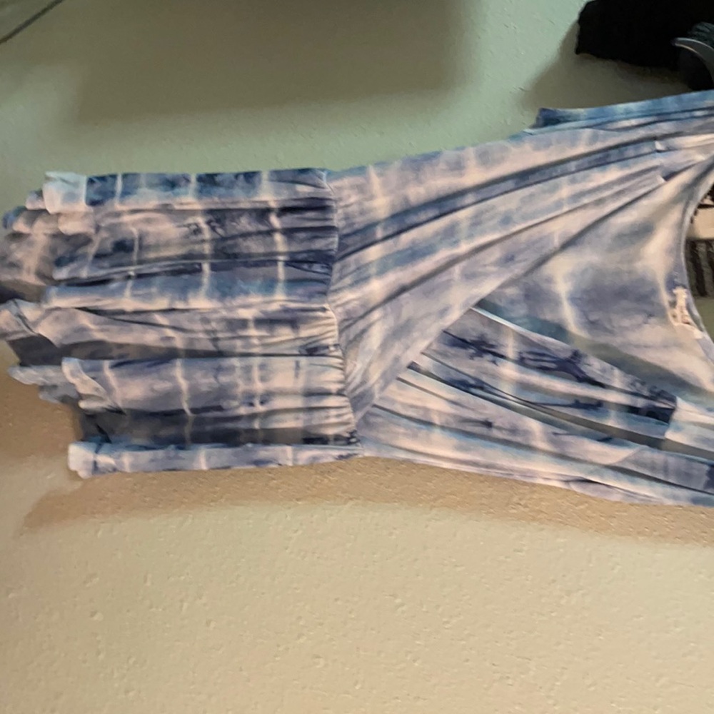 Colore blue with white